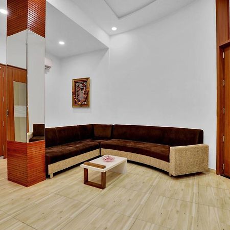 Collection O 83344 Hotel New River Rajkot Exterior foto