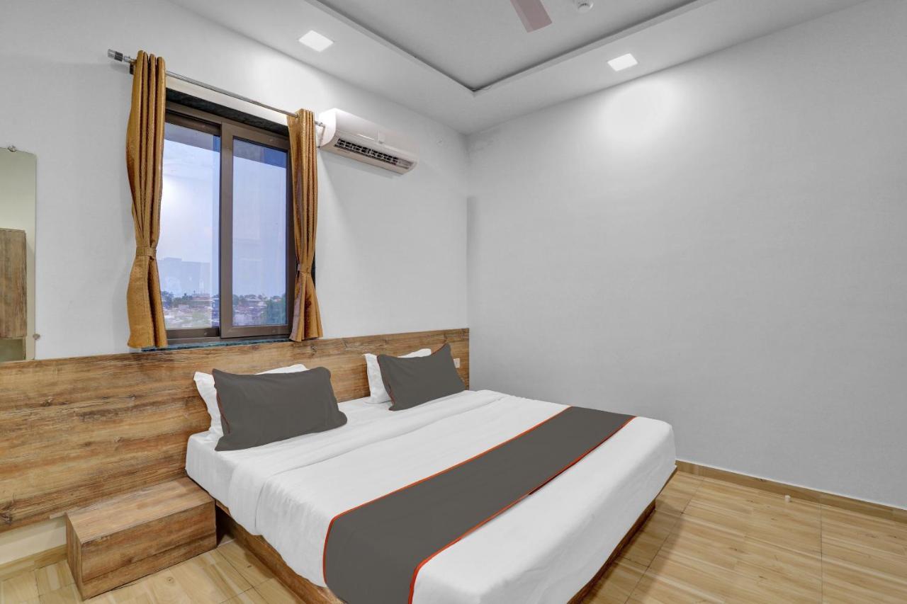 Collection O 83344 Hotel New River Rajkot Exterior foto