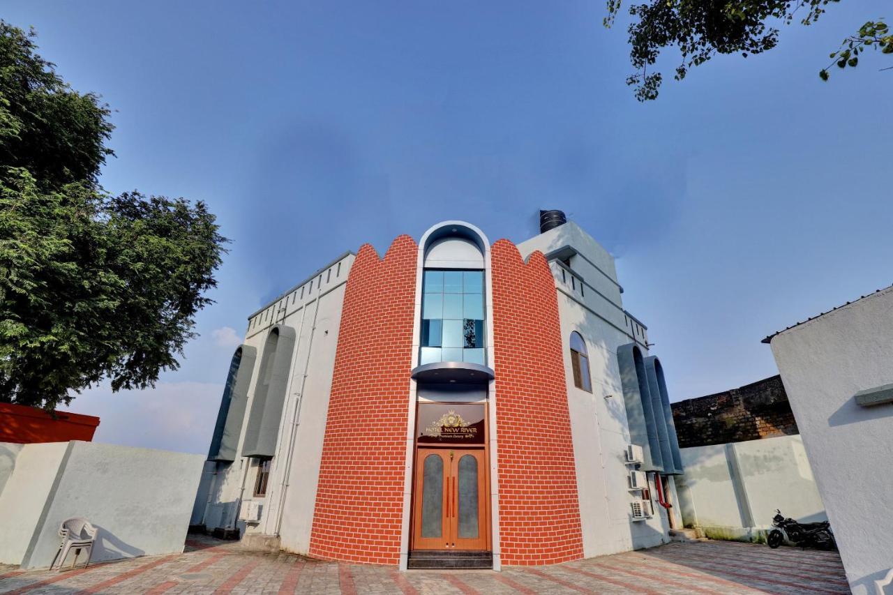 Collection O 83344 Hotel New River Rajkot Exterior foto