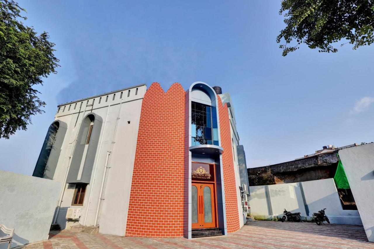 Collection O 83344 Hotel New River Rajkot Exterior foto