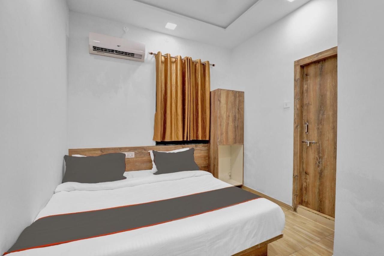 Collection O 83344 Hotel New River Rajkot Exterior foto